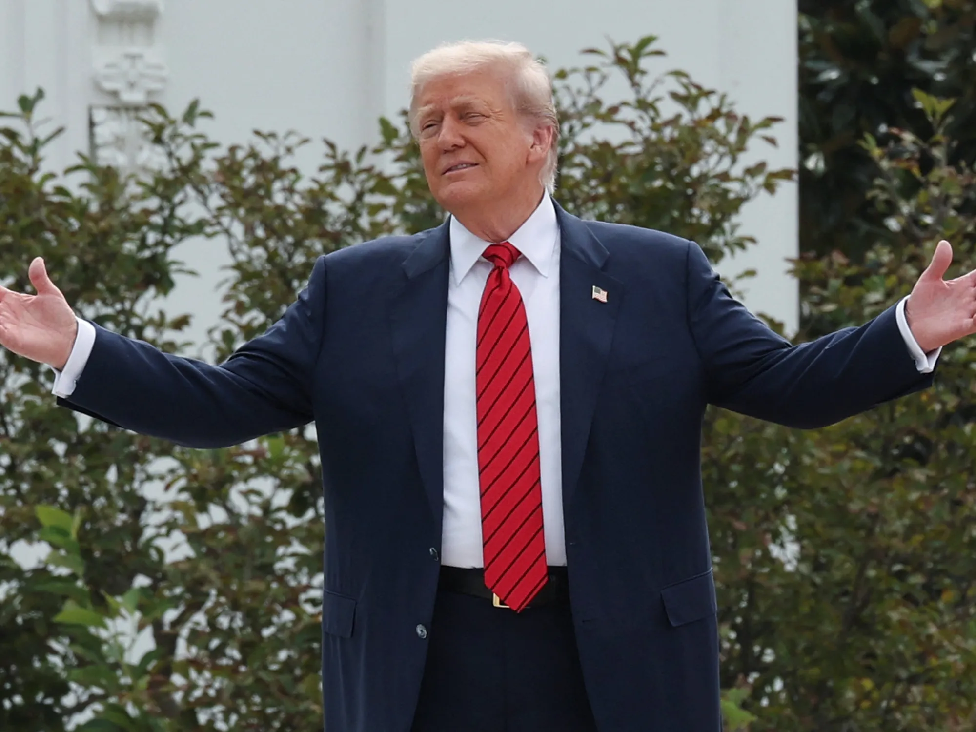 Trump Administration Faces Backlash Over Genetically Engineered Chestnut Trees Planted Near White House