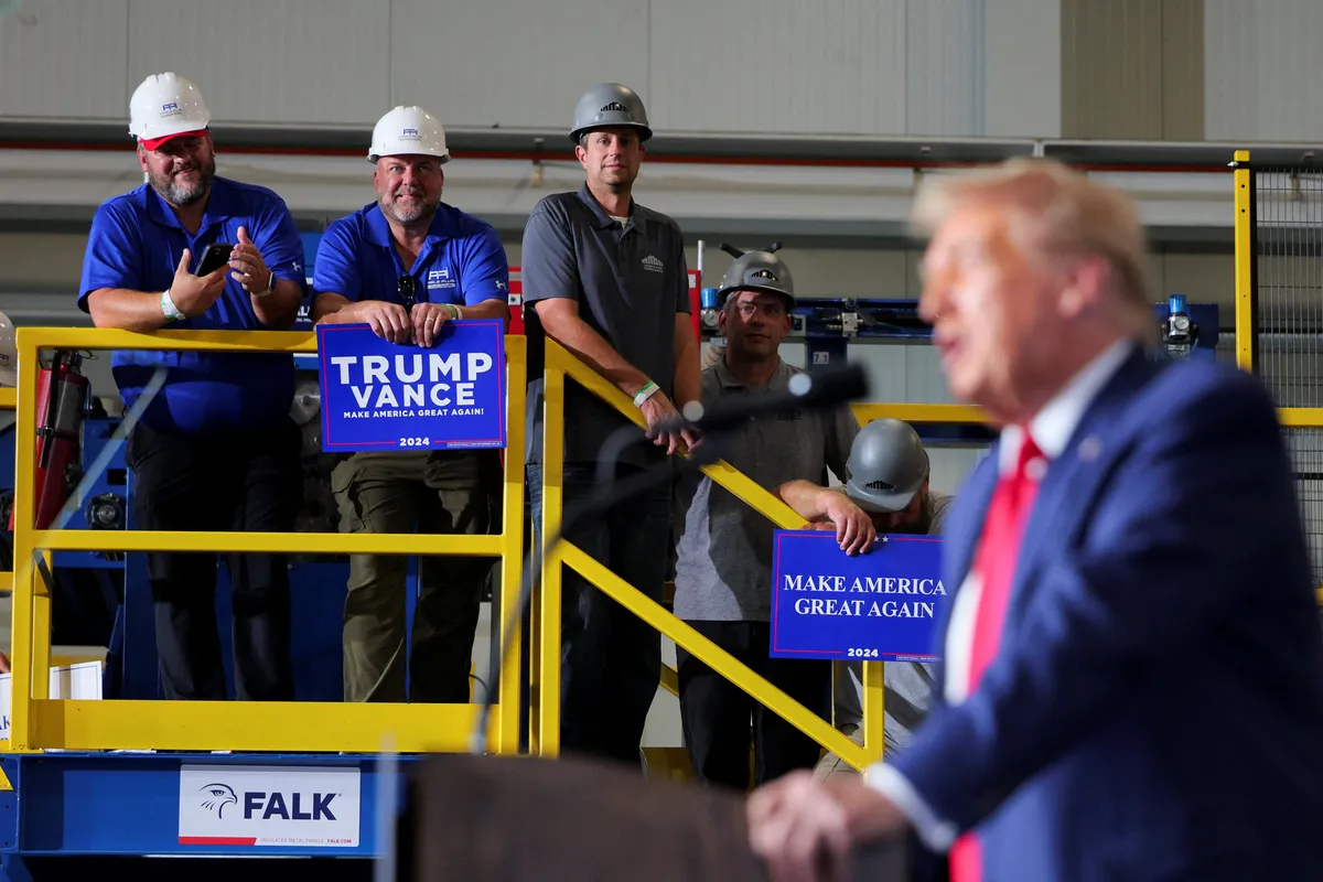 Trump suscite des critiques conservatrices après avoir rejeté la faute sur Biden, alors que le département du Travail rapporte 75 000 emplois manufacturiers perdus