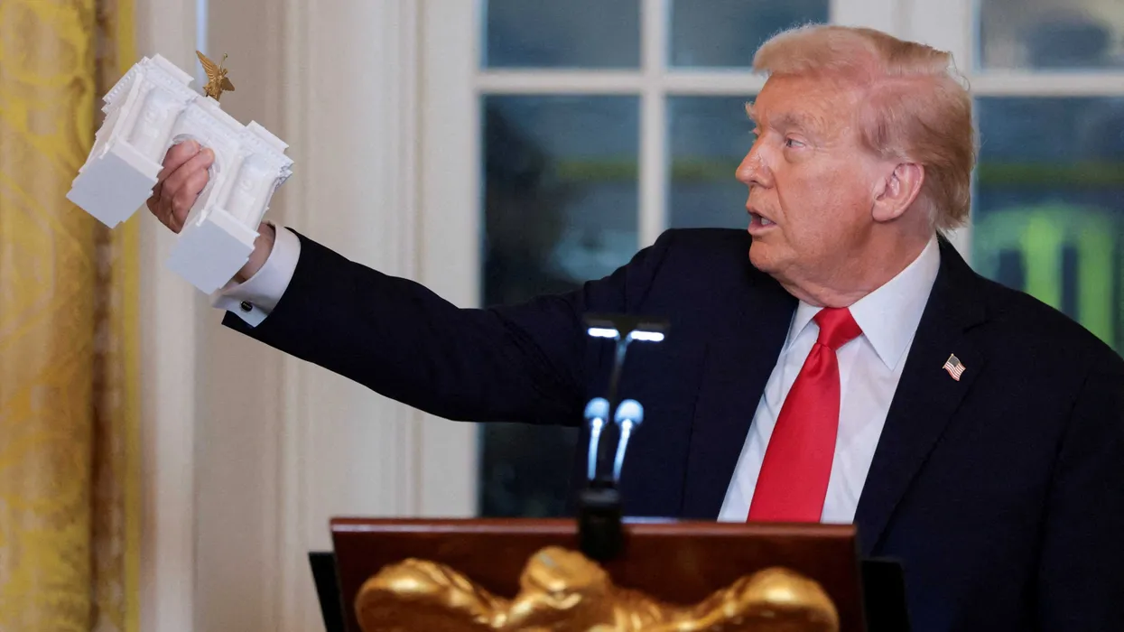 Служба национальных парков предупреждает, что запланированная Трампом арка высотой 250 футов может повредить историческим памятникам Вашингтона
