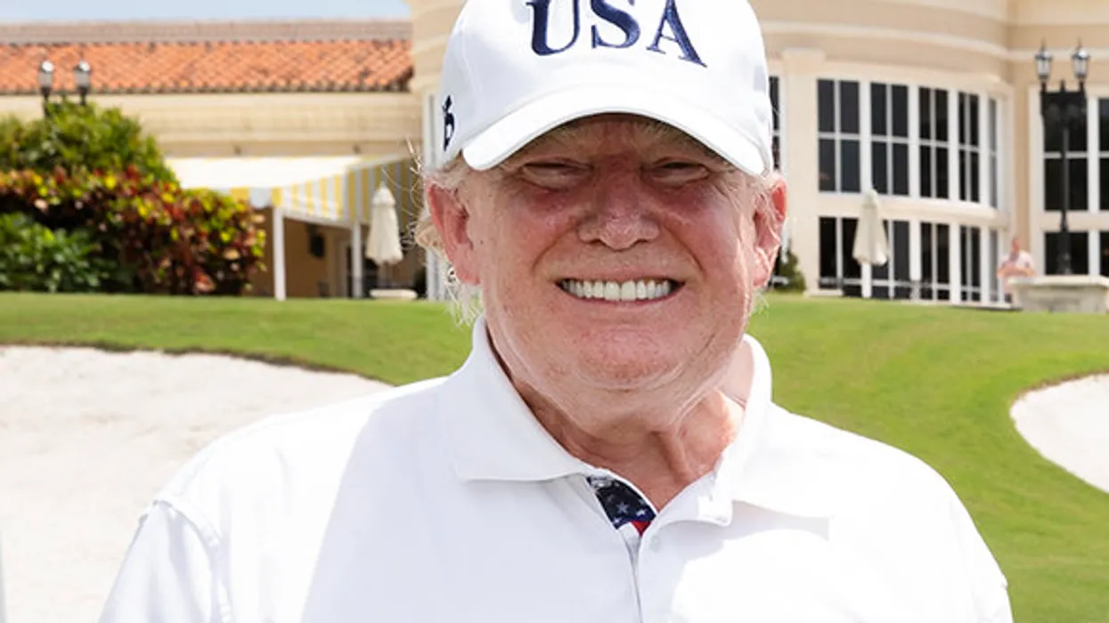 Trump traite les journalistes du NYT de « stone cold losers » dans une rage publiee apres minuit au sujet d'une photo « falsifiee » de son club de Doral