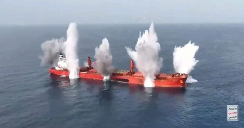 UKMTO сообщила о поражении беспилотного грузового судна снарядами в Красном море
