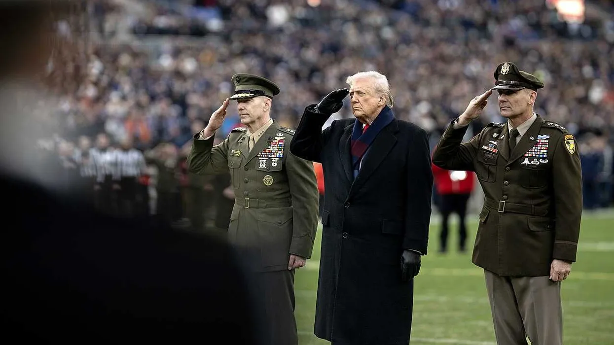 Voormalig marinier-vlieger Amy McGrath zegt dat militairen en veteranen 'verbijsterd' zijn door Trumps 'verraad'