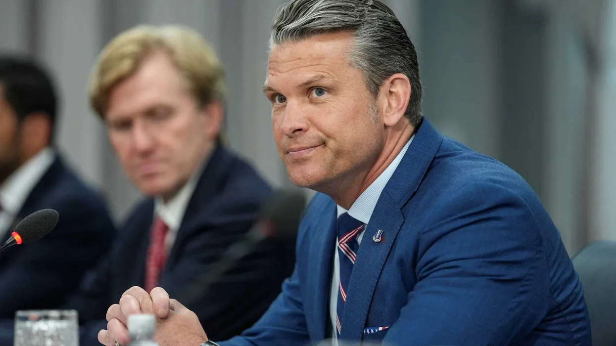 Il Segretario alla Difesa Hegseth deriso per la fallita imitazione di Lindsey Graham alla cerimonia di intitolazione della base