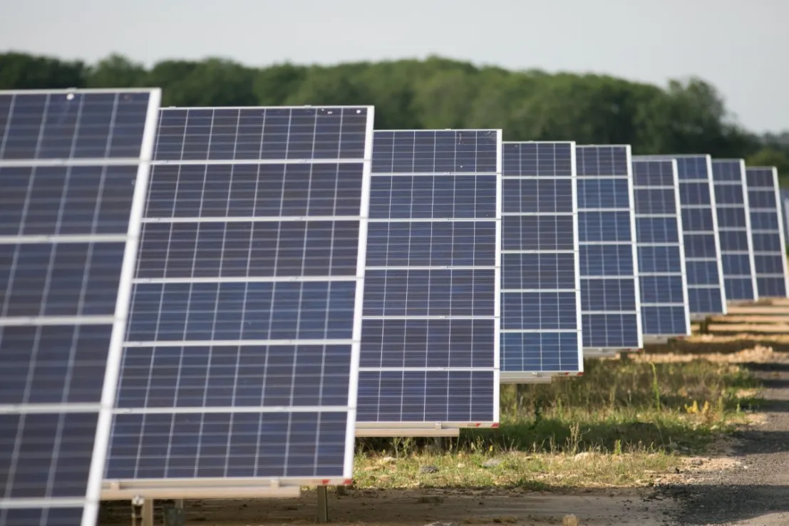 Groot-Brittannië staat voor stroomtekort doordat zonsverduistering stroomopwekking verstoort