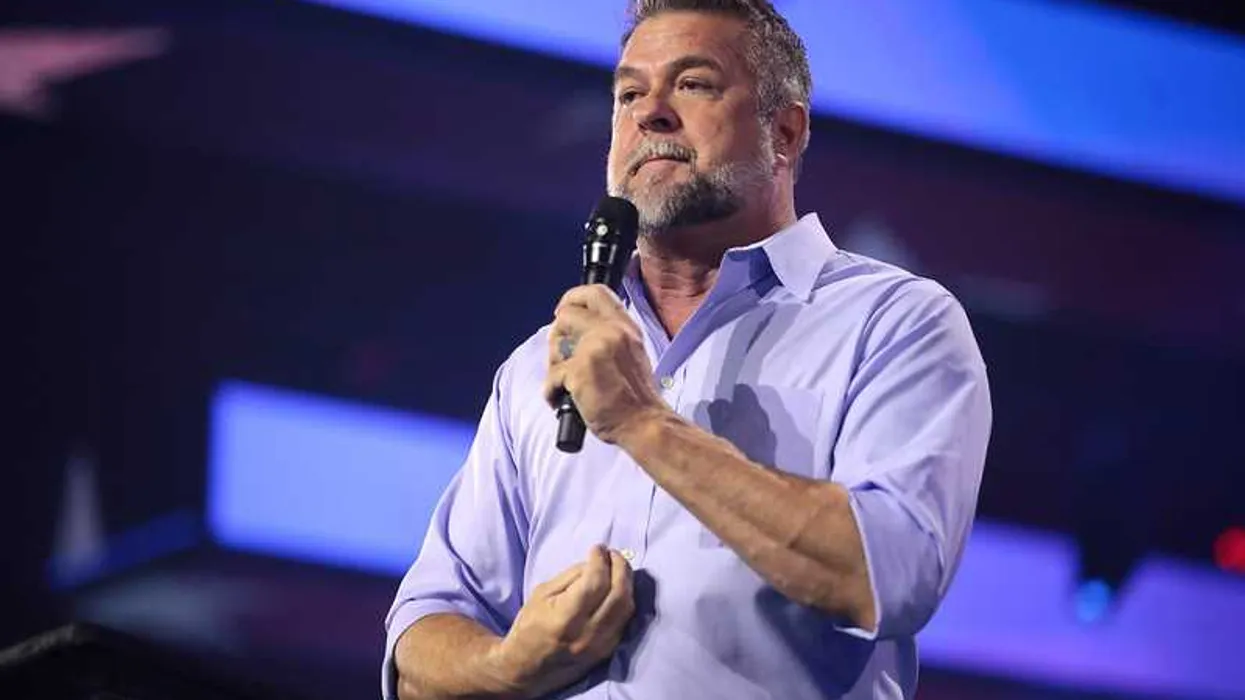 Il candidato del GOP del Colorado Victor Marx nega legami con le vendite di merchandising della campagna — un acquisto di prova solleva dubbi