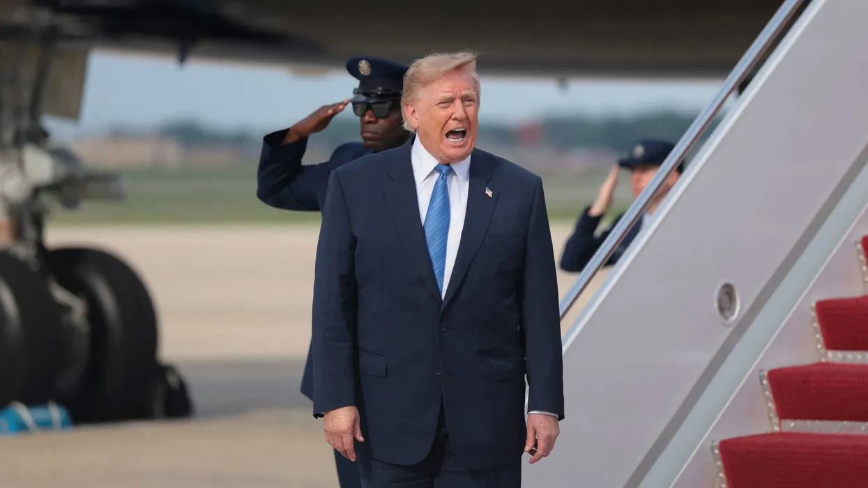Wściekły Trump grzmi „SKORUMPOWANE” i „FAŁSZYWE” w wielkimi literami groźbie na Truth Social