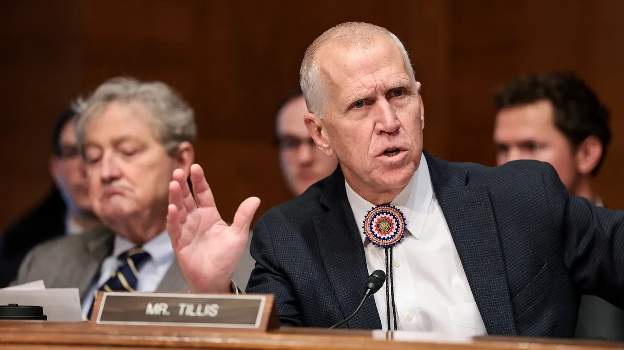 Le sénateur républicain sortant Thom Tillis dénonce la politicisation du ministère de la Justice par Trump lors d'une audience du Sénat avec Jack Smith