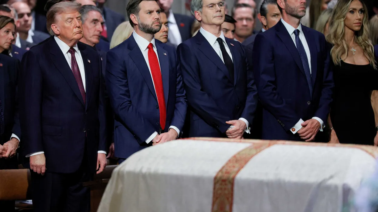 Trump draws criticism after tapping Lindsey Graham’s casket at funeral