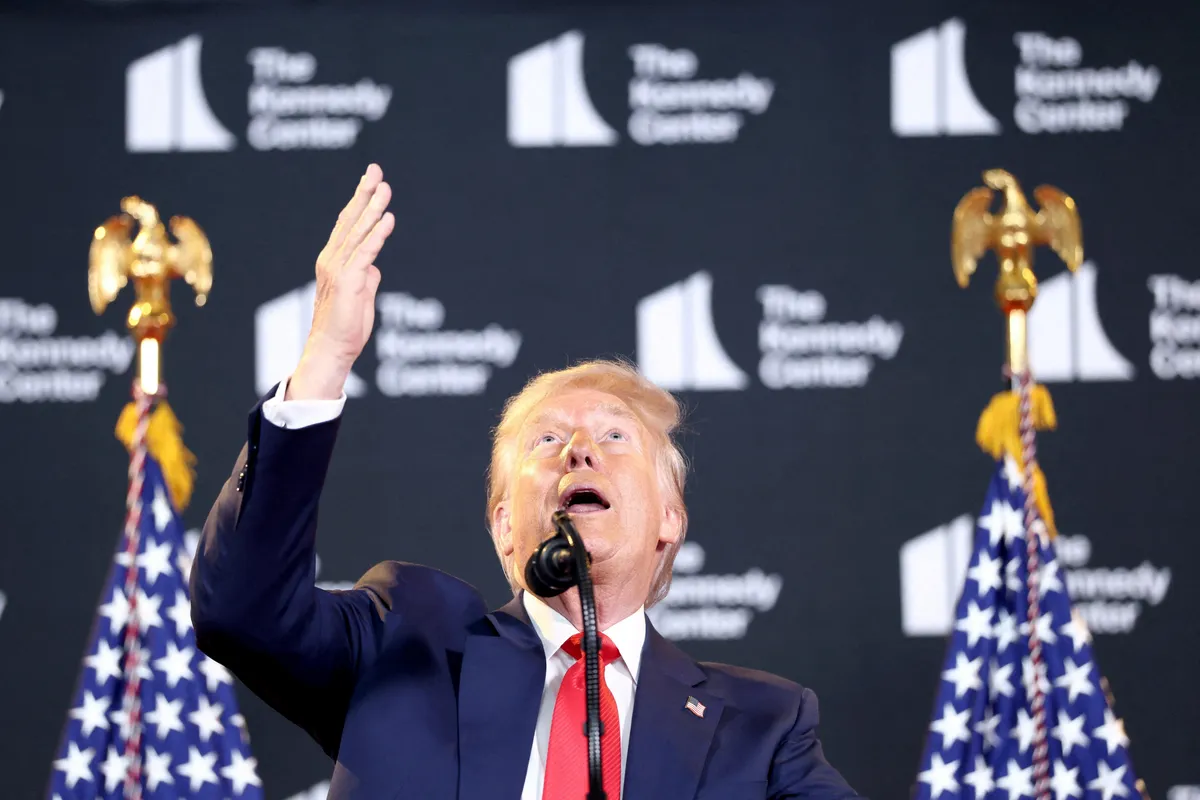 I prezzi della benzina alle stelle mentre il conflitto di Trump con l'Iran si intensifica, minacciando le prospettive elettorali repubblicane: analista CNN