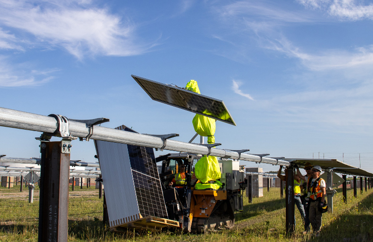 Burns & McDonnell se asocia con Gritt en ayudas robóticas para la instalación solar