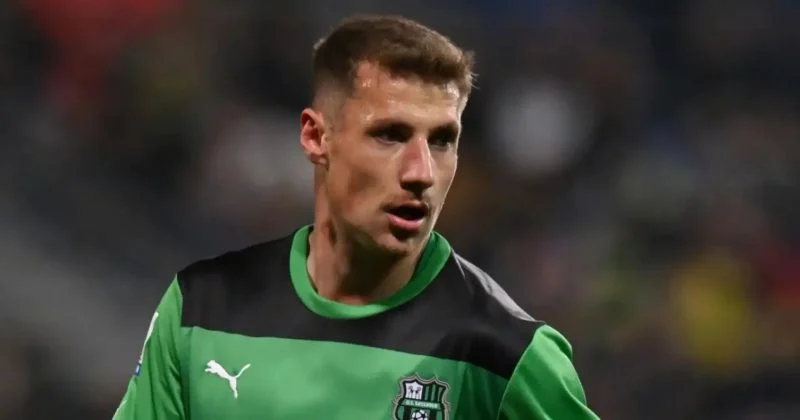 Lazio blisko 14-milionowej umowy za napastnika Sassuolo, Andreę Pinamontiego