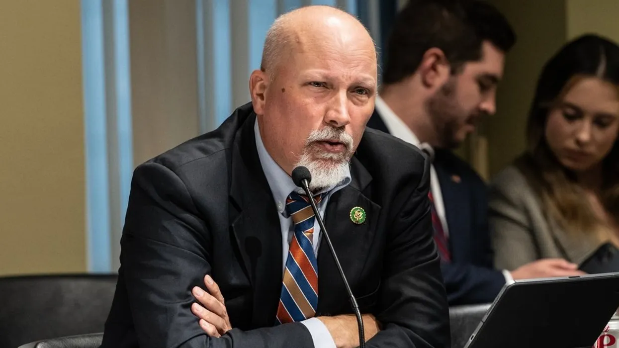 CNN主播Jake Tapper以國宴影片、民生負擔與移民議題質詢Chip Roy
