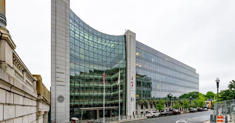La SEC reporte une réunion sur les exemptions en matière de levée de fonds pour les startups crypto