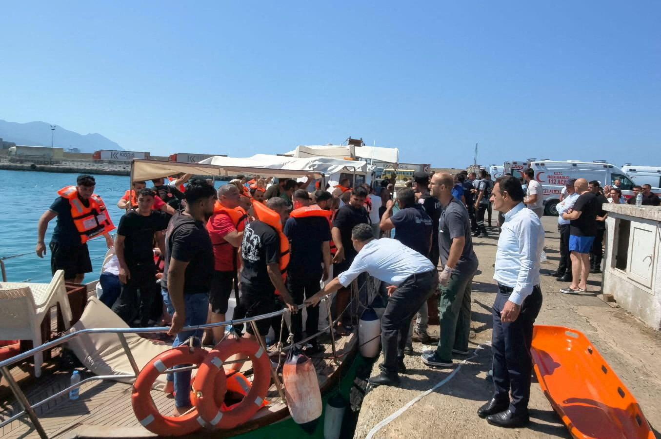 Almeno sei morti dopo il capovolgimento di un traghetto con quasi 270 persone a bordo al largo di Cipro del Nord