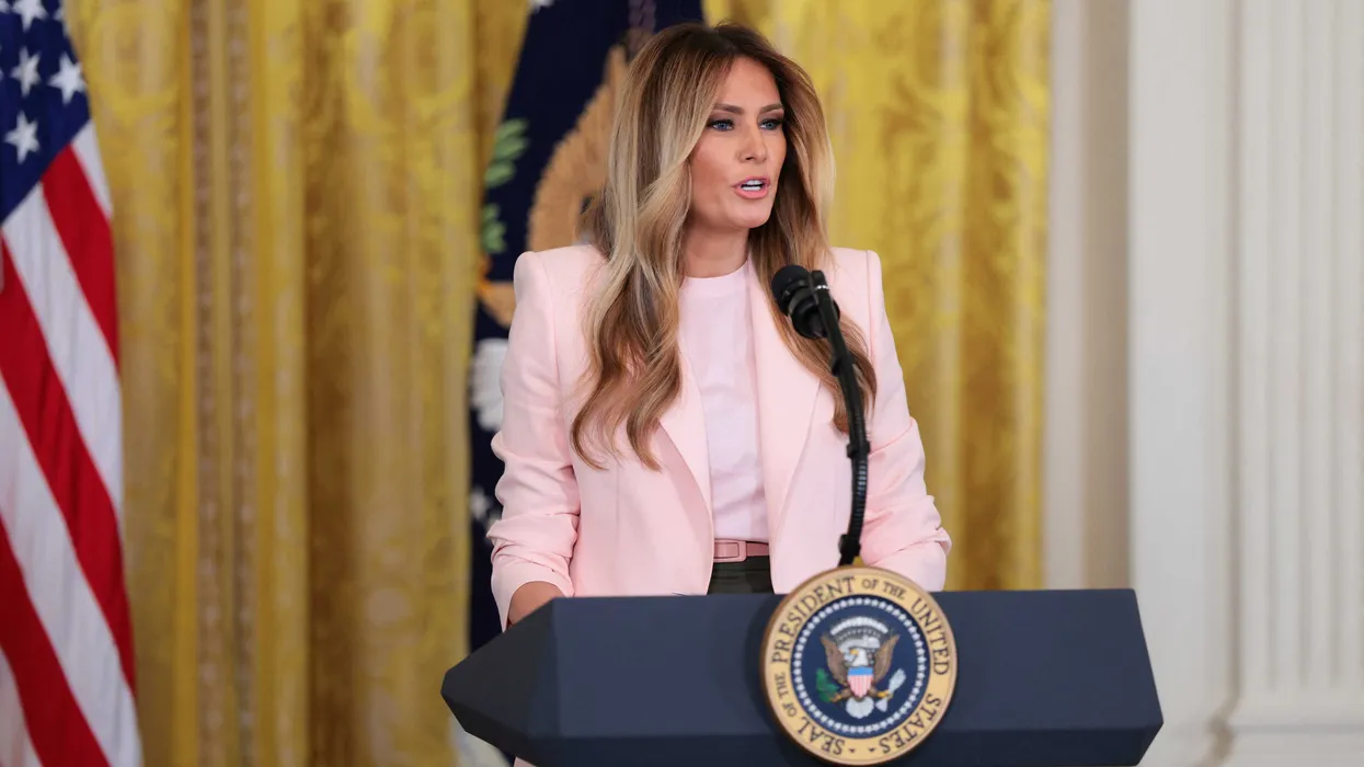 Мелания Трамп выбирает самостоятельный путь на фоне сохраняющегося информационного блока в Белом доме
