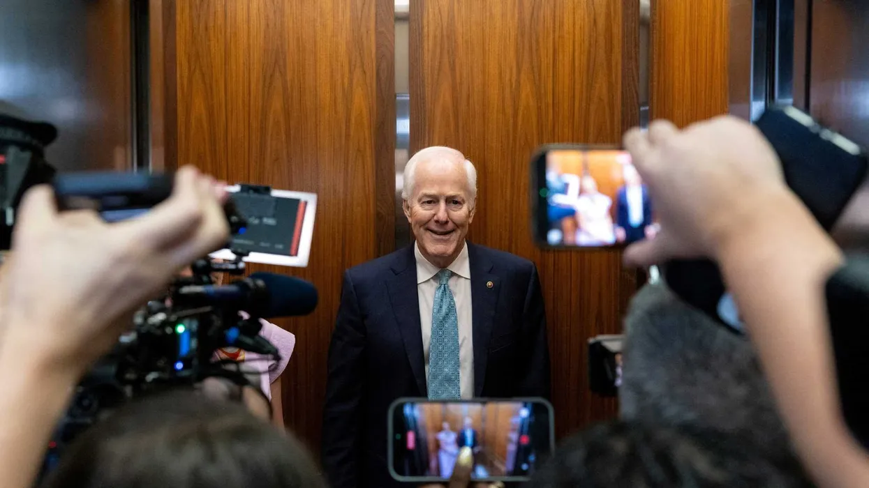 « Pathétique » : colère après que le républicain du Sénat Cornyn aurait cédé le premier dans un « bras de fer kabuki » avec Trump