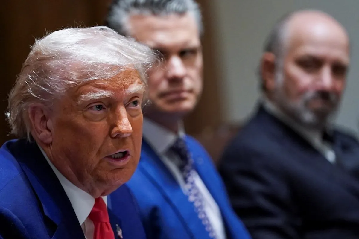 Биограф Трампа Вольф назвал Хегсета «тряпкой», а не «крутым парнем», каким тот себя представляет