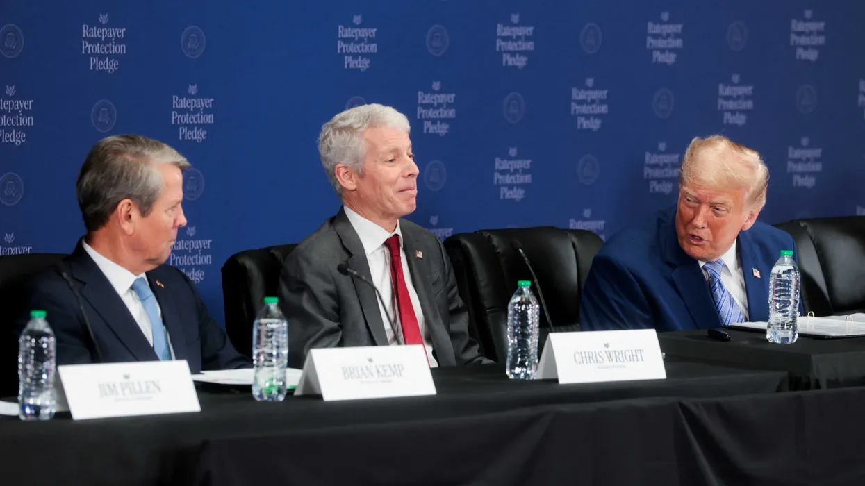 特朗普敦促社区接受数据中心，引发政治光谱两端批评者反弹