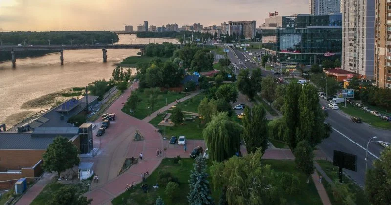 Multiple Missile Waves Strike Kyiv, Hitting Industrial and Military Sites