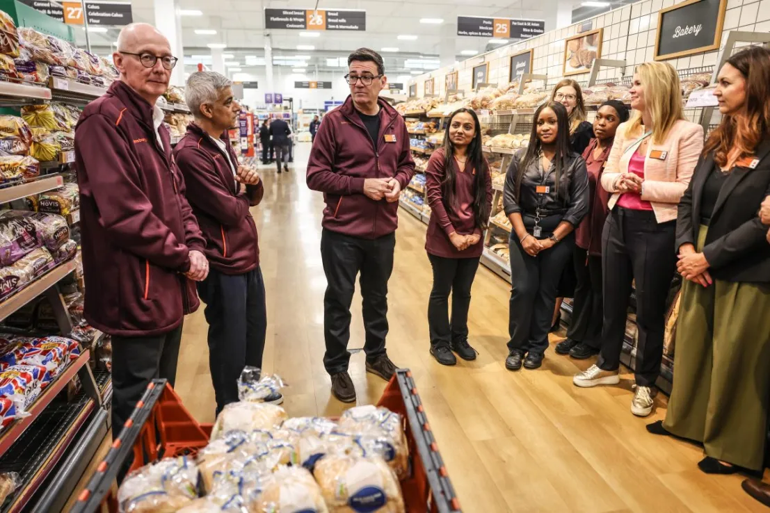 Tesco e Boots guidano l'impegno dei retailer per 100.000 posti di lavoro contro la crisi della disoccupazione giovanile