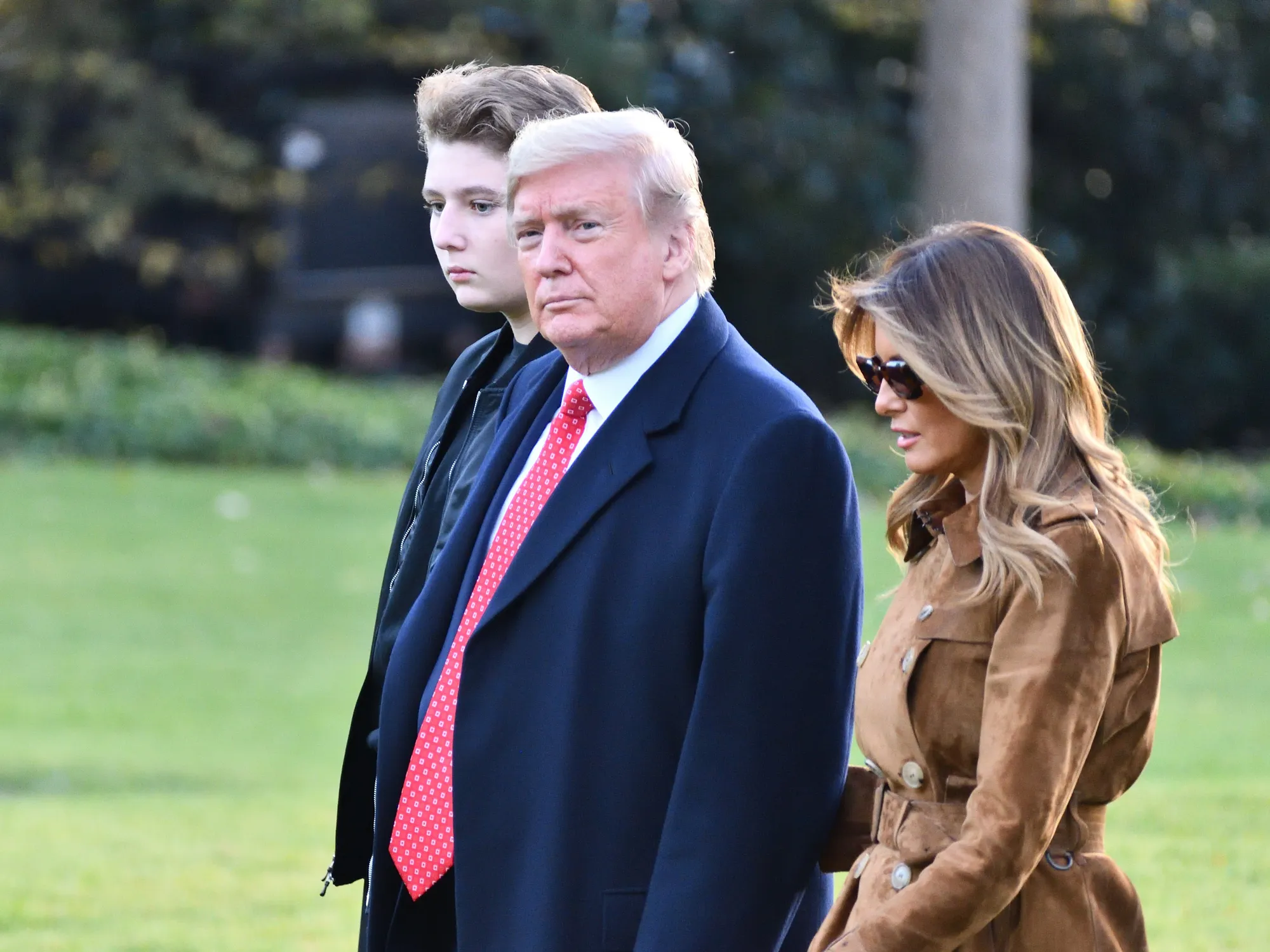 Barron Trump, jetzt 20, lebt Berichten zufolge wegen Sicherheitsbedrohungen immer isolierter
