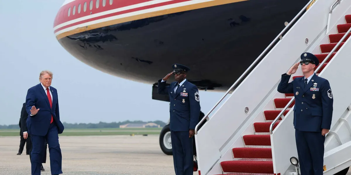 Lawfare Analyst Calls Trump's Decoy Plane Operation a 'Clown Show' Amid DOJ Subpoenas for New York Times Reporters