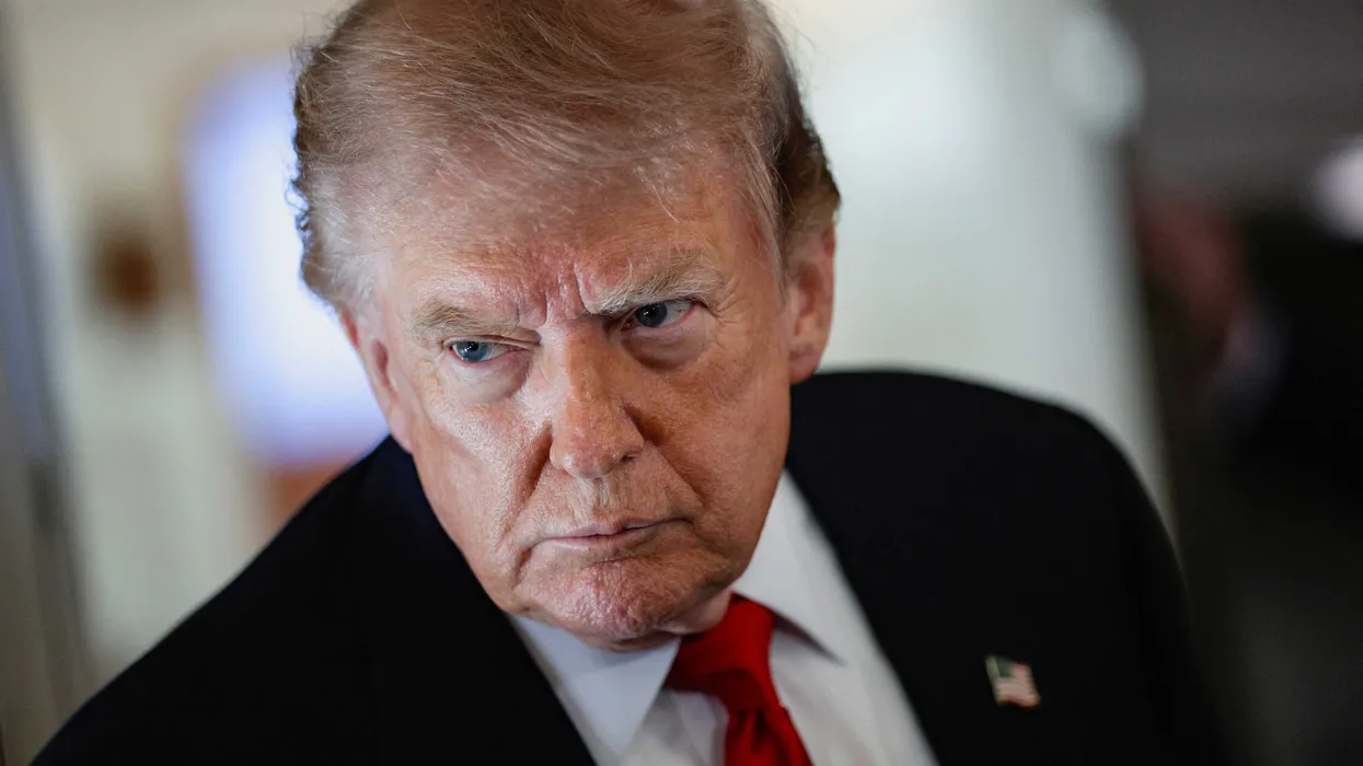 Konserwatywny komentator ostrzega, że działania oskarżycielskie Trumpa narażają go na „egzystencjalne niebezpieczeństwo”, a sprzeciw wyborców rośnie
