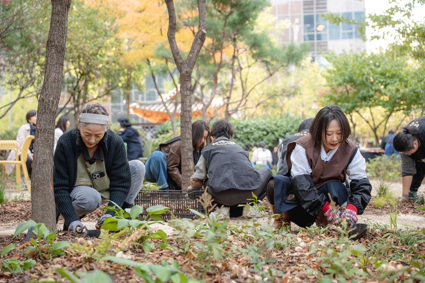 El distrito de Jongno lanza 'Pueblo del Jardinero 2.0' y amplía los jardines comunitarios en el centro de Seúl