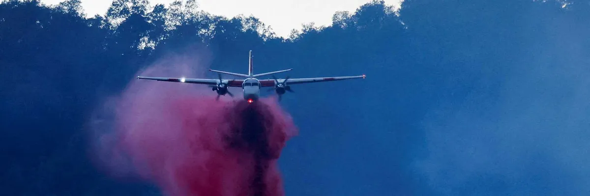 La estrategia de 'supresión total' de incendios de la administración Trump desata críticas de bomberos veteranos mientras arden millones de acres