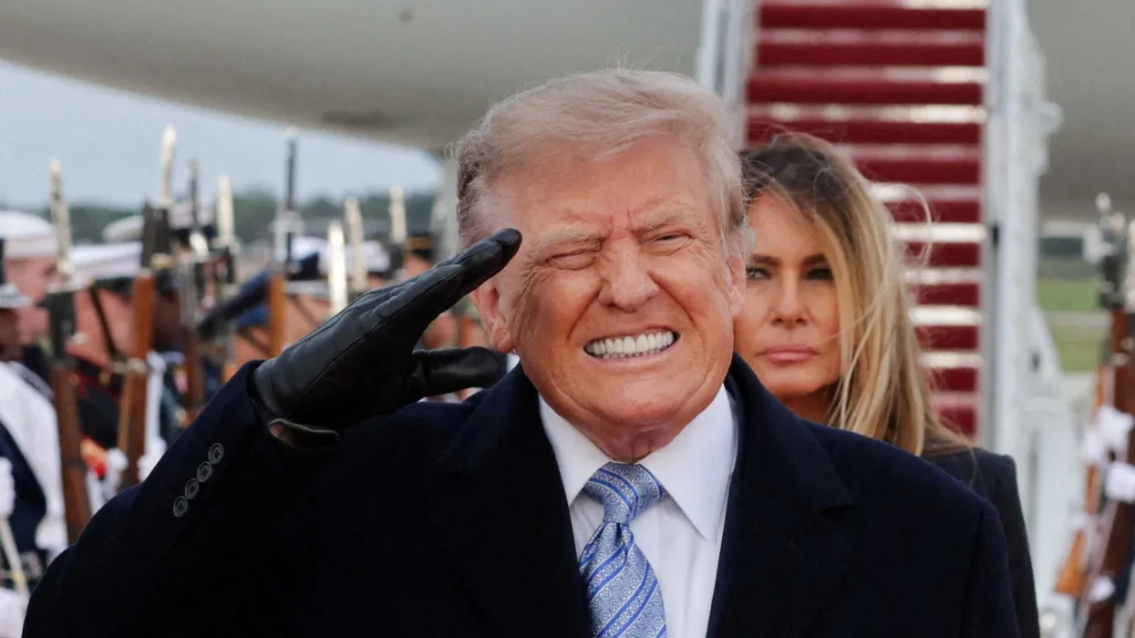 トランプの「人間プリンター」：ナタリー・ハープと大統領を包むメディアの繭