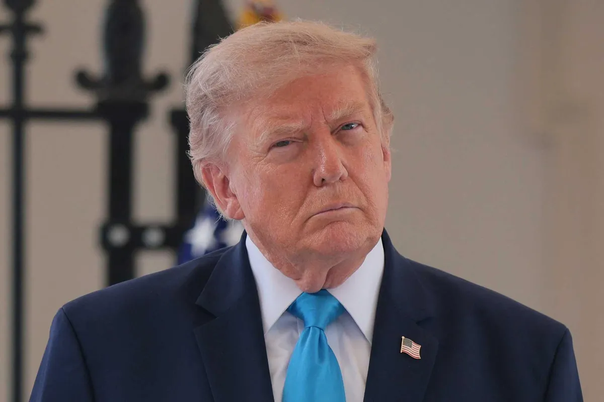 Джеймс Карвилл предрекает отставку Трампа после ноябрьских промежуточных выборов, ссылаясь на физический и эмоциональный упадок