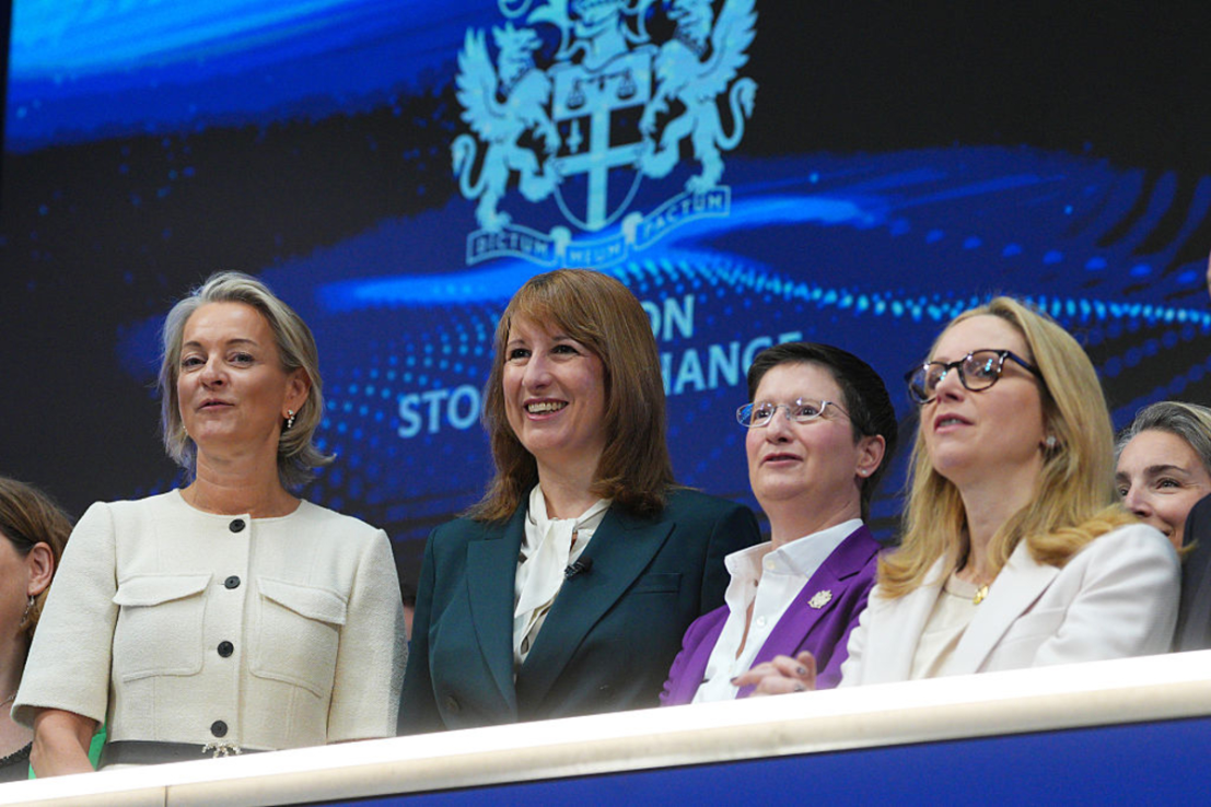 Patronne de la Bourse de Londres : nous devrions savoir dans quelles entreprises nos retraites investissent