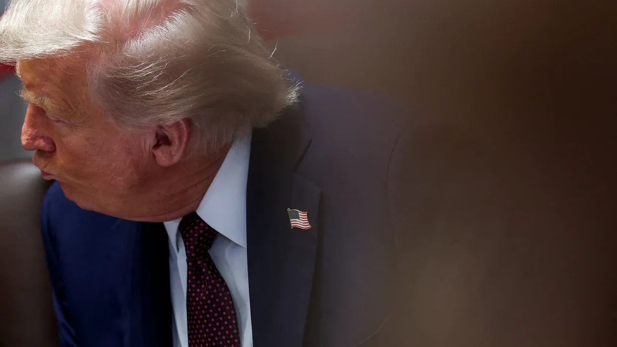 Exinsider de la Casa Blanca dice que asesores quieren que Trump se concentre en la economía