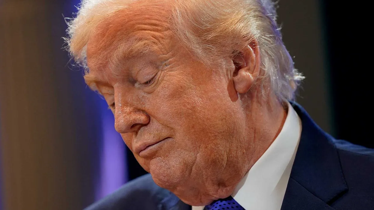 Trump-Zustimmungswerte auf Rekordtief, während sich die Zwischenwahllandschaft 2026 verengt