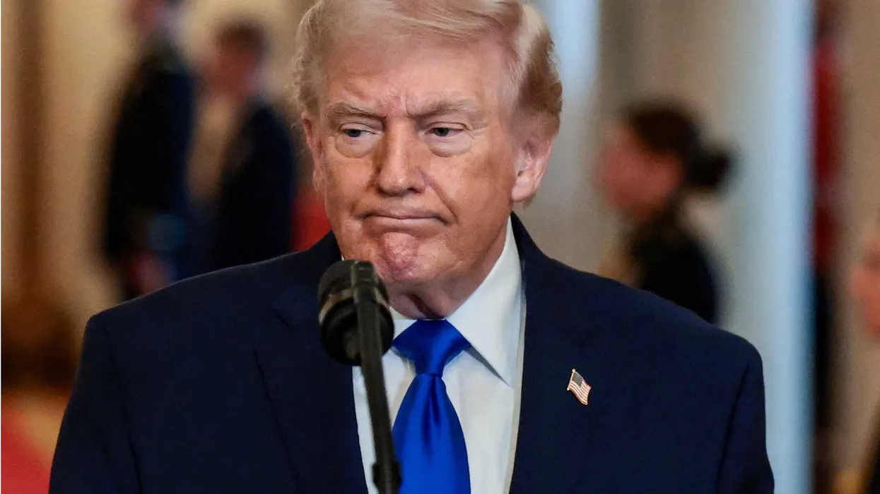 Trump robi się „trzeźwo myślący” wobec ponurej sytuacji, gdy doradcy przekazują „coraz bardziej bezpośrednie” ostrzeżenia: raport
