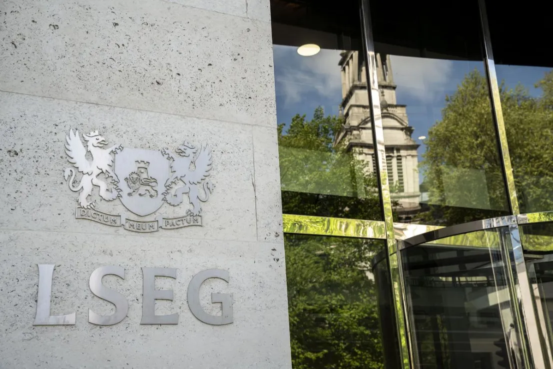 FTSE 100 Hits New Record High as Investors Shrug Off Middle East Tensions