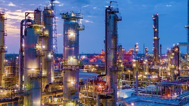 Нарратив о переизбытке нефти отступает на фоне сбоев поставок в ключевых узких местах