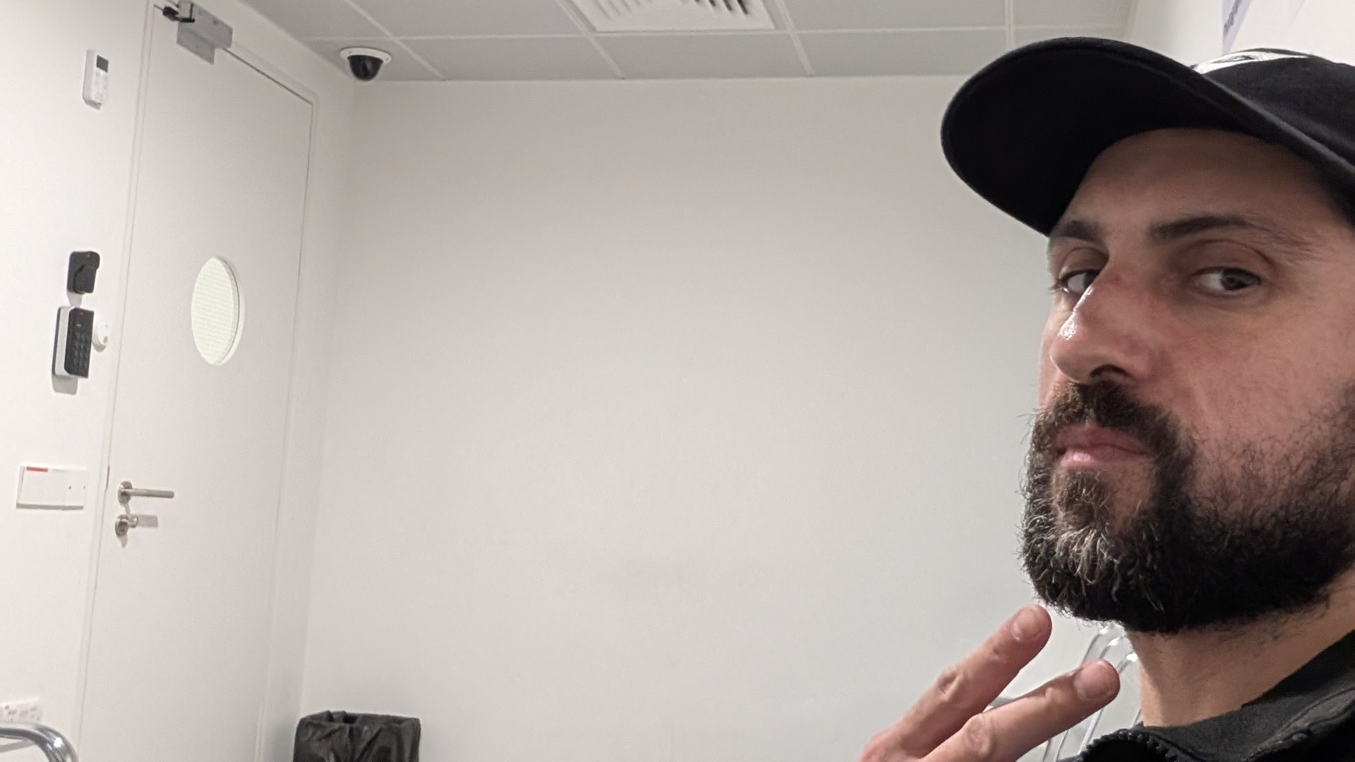 Il pioniere della privacy Bitcoin Amir Taaki espulso da Singapore dopo sei ore di interrogatorio di polizia
