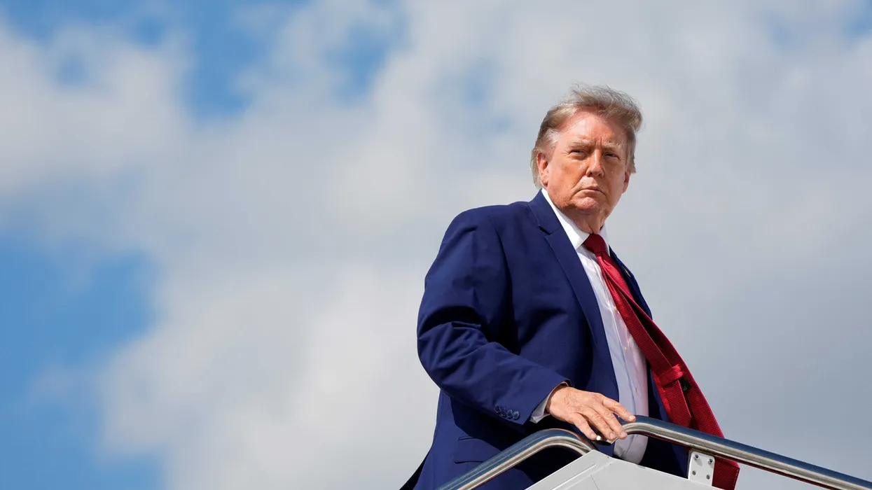 Trump Attira Critiche Dopo un Post su Truth Social in Cui Paragona Sé Stesso al Candidato Democratico al Senato Abdul El-Sayed