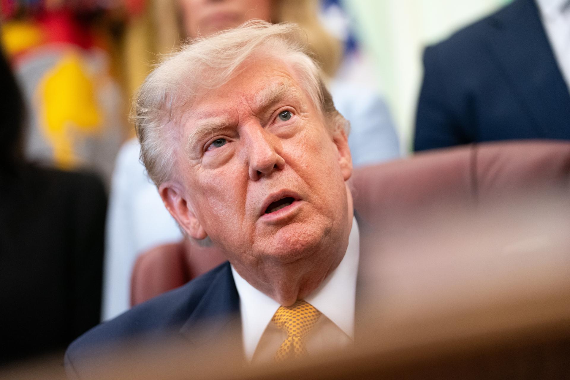 Trump signe des décrets présidentiels élargissant les restrictions sur le droit du sol et interdisant le tourisme de naissance