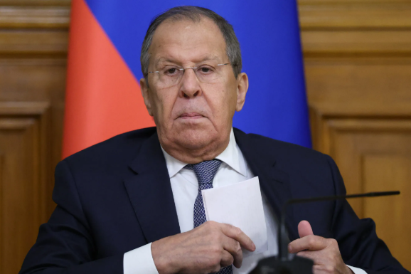 Lavrov avverte che la Germania si sta muovendo verso una ‘vera guerra’ con la Russia