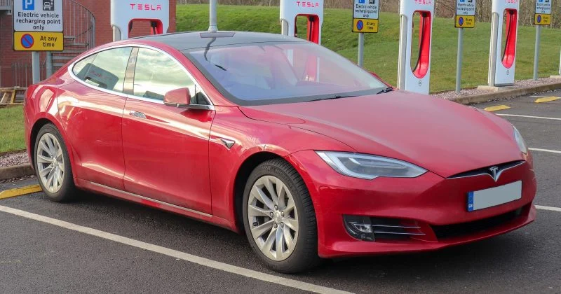 Tesla conquista il 59% del mercato statunitense dei veicoli elettrici, la quota più alta dal 2023