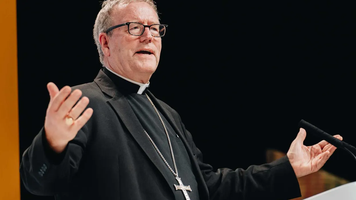 Связанный с MAGA епископ Robert Barron пригрозил судом из-за заявлений о размере аудитории