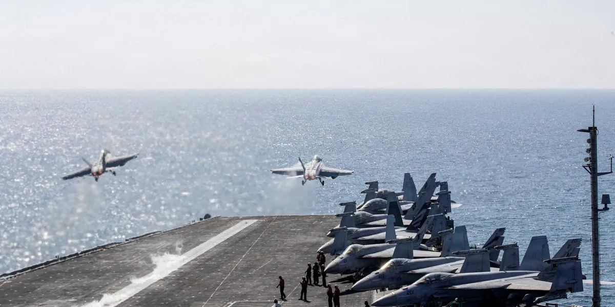 Meerdere matrozen van de USS Abraham Lincoln proberen overboord te gaan tijdens verlengde inzet