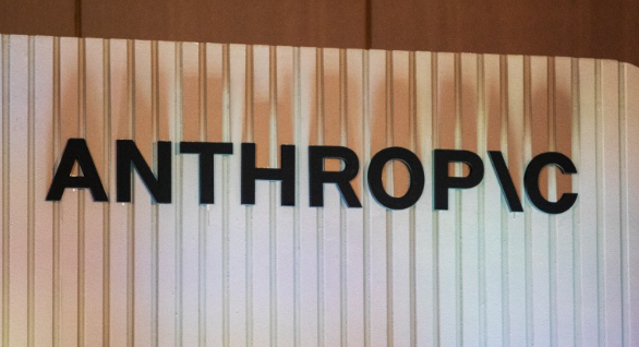 OpenAI e Anthropic sollevano preoccupazioni sui modelli IA open source cinesi