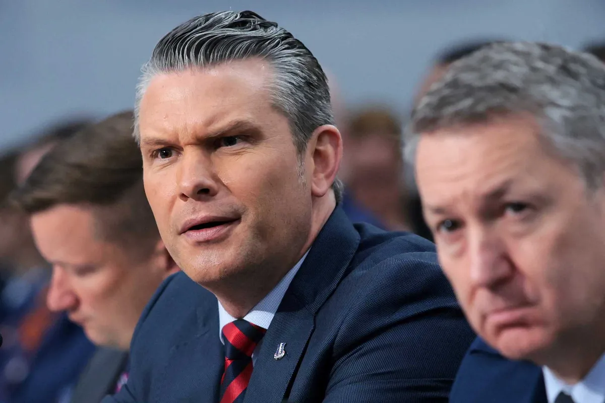 Hegseth ha spinto per rimuovere un generale a quattro stelle per una foto scambiata per un selfie, secondo il NYT