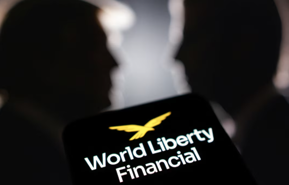 Поддерживаемый Трампом World Liberty Financial оказался под пристальным вниманием из-за партнёрства с ИИ-платформой WorldClaw