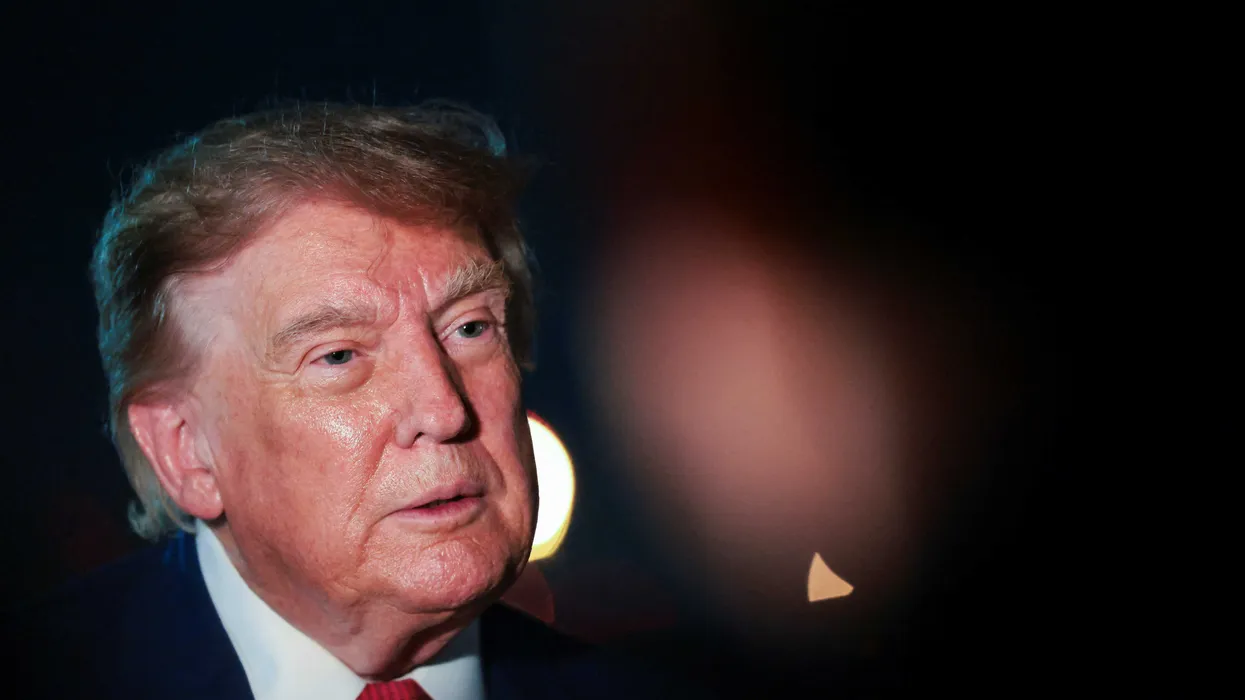 Трамп заявляет, что ИИ нужен лишь «сильный и умный» президент, пока лидеры индустрии призывают к регулированию