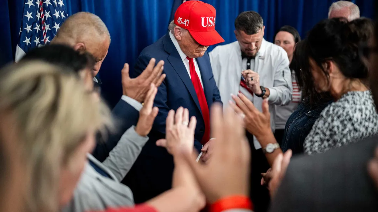 Поддержка Трампа среди католиков резко падает, в то время как поддержка протестантов-евангелистов остается стабильной