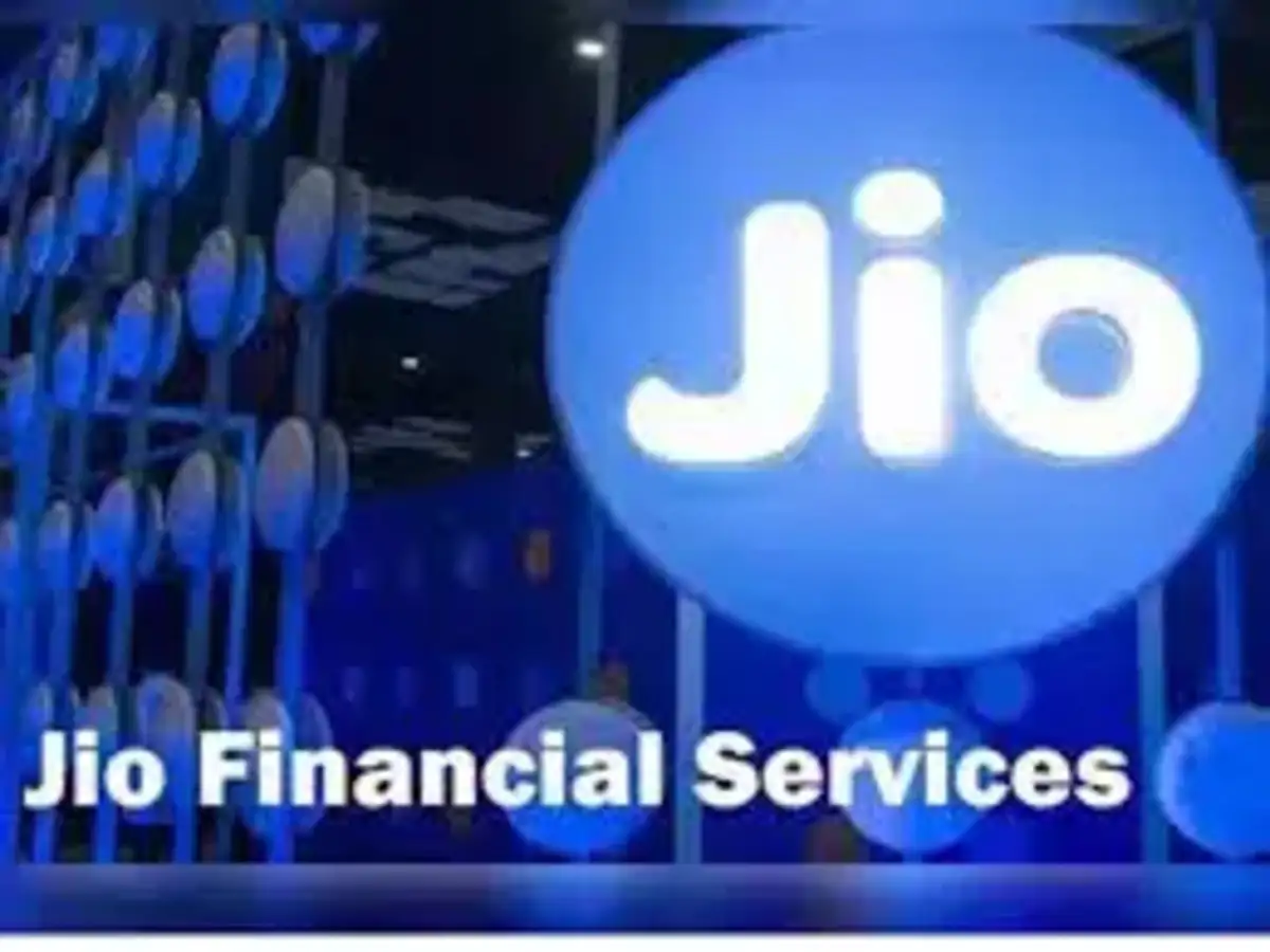 Акции Jio Financial Services закрылись на уровне 235,85 рупий, завершив день ростом